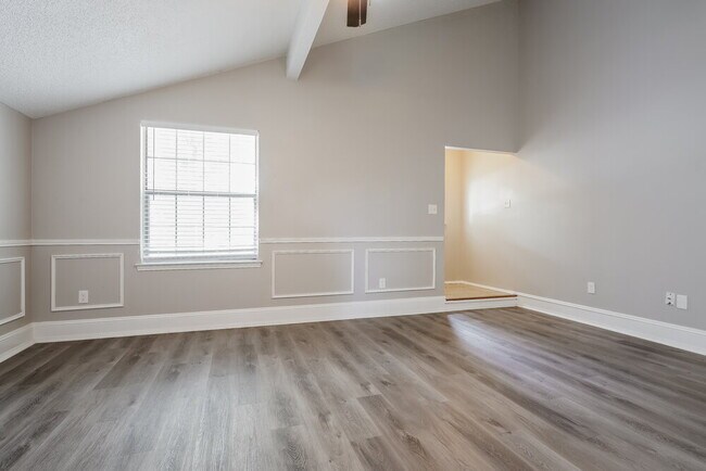 Foto del edificio - 705 Nightingale Cir