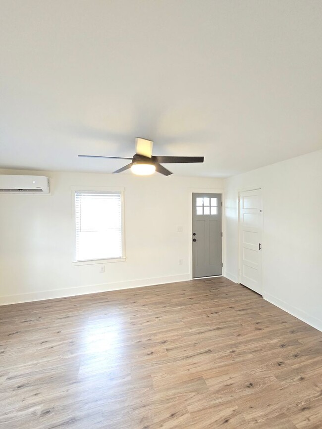 Foto del edificio - DOWNTOWN WILMINGTON - RENOVATED! Castle St...