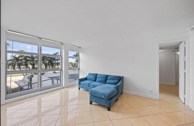 Foto del edificio - 5055 Collins Ave