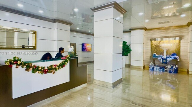 Foto del edificio - 19390 Collins Ave