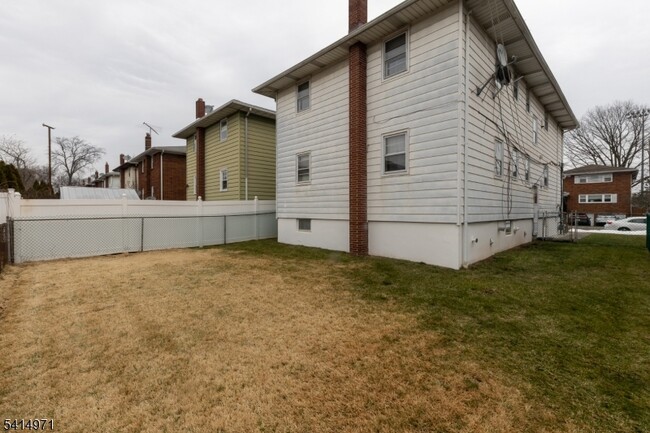 Foto del edificio - 318 Kennedy Dr