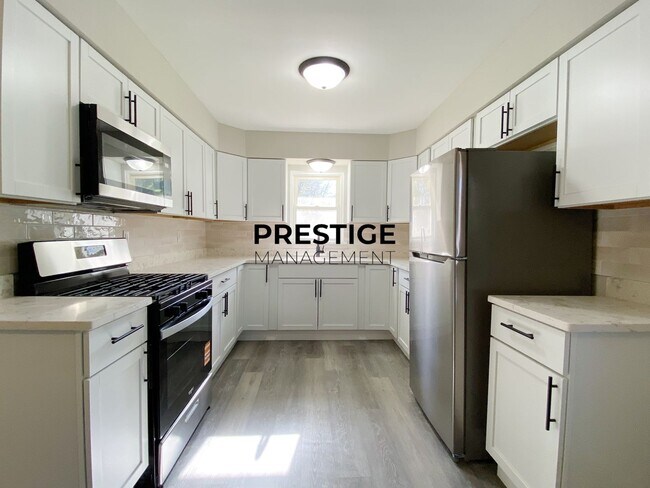 Foto del edificio - Large 3 Bedroom Home In Gary