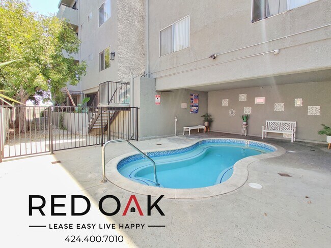 Building Photo - Sun-Drenched One Bedroom with Central Heat...