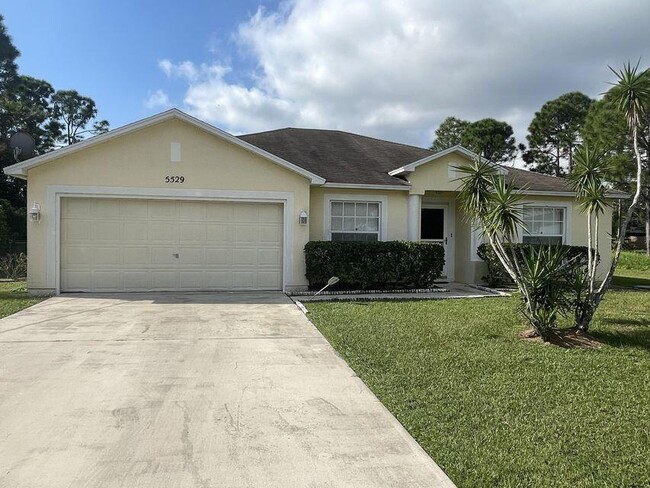 Building Photo - 5529 NW North Lundy Cir