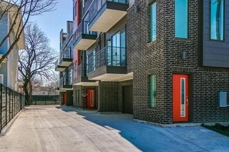 Building Photo - 708 W 9th St