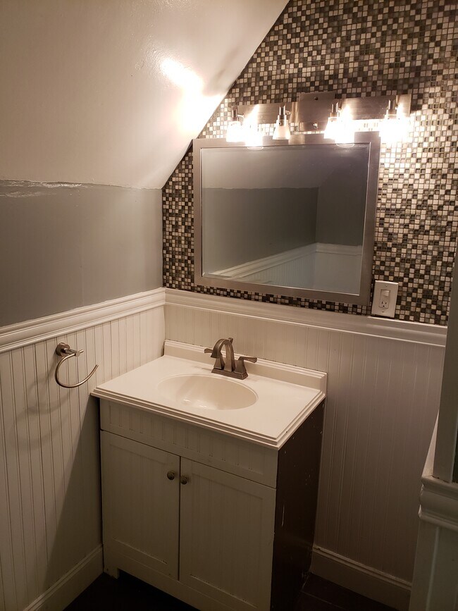 Foto del edificio - 221 Doyle Ave