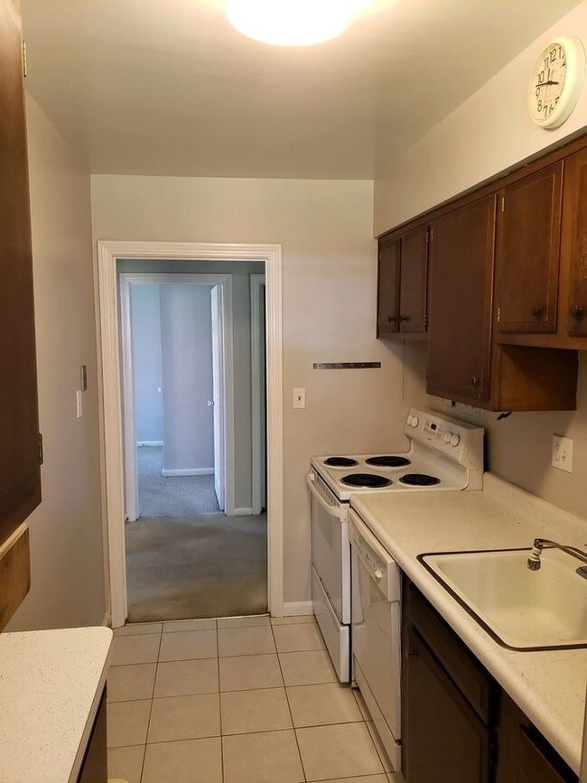 Foto del edificio - 13765 Cedar Rd