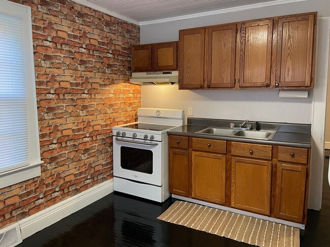 Building Photo - 1098