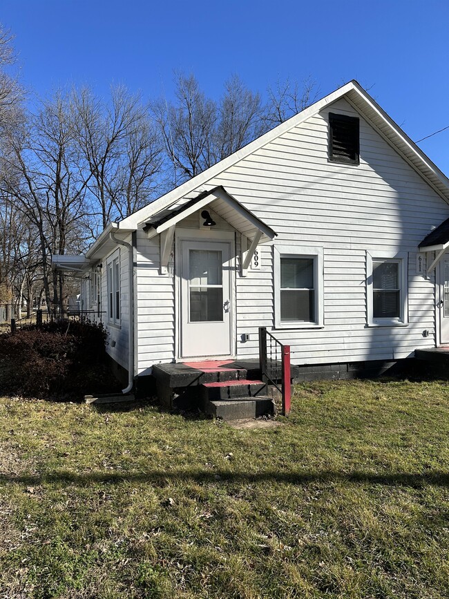 Building Photo - 609 Carver Ave