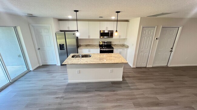 Building Photo - Stunning 4 Bedroom, 2 Bathroom Home in Palm Bay!!