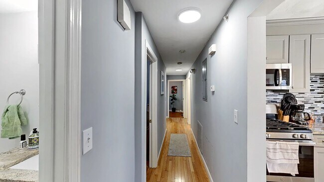 Foto del edificio - Somerville 5bed 2bath available 9/1/2026 - Modern Apartment $4995