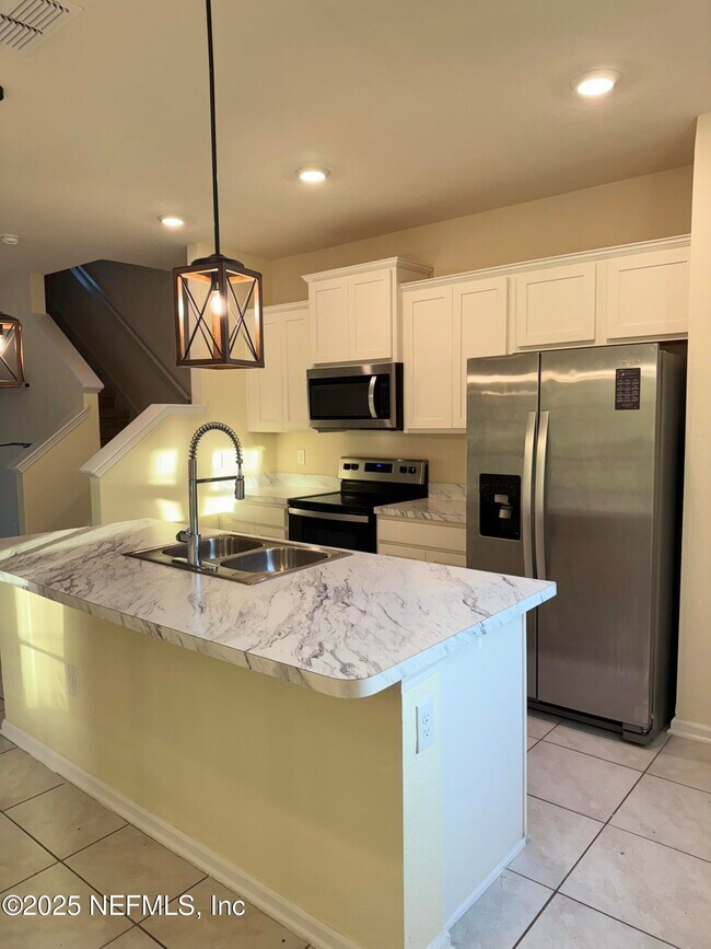 Foto del edificio - 575 Oakleaf Plantation Pkwy