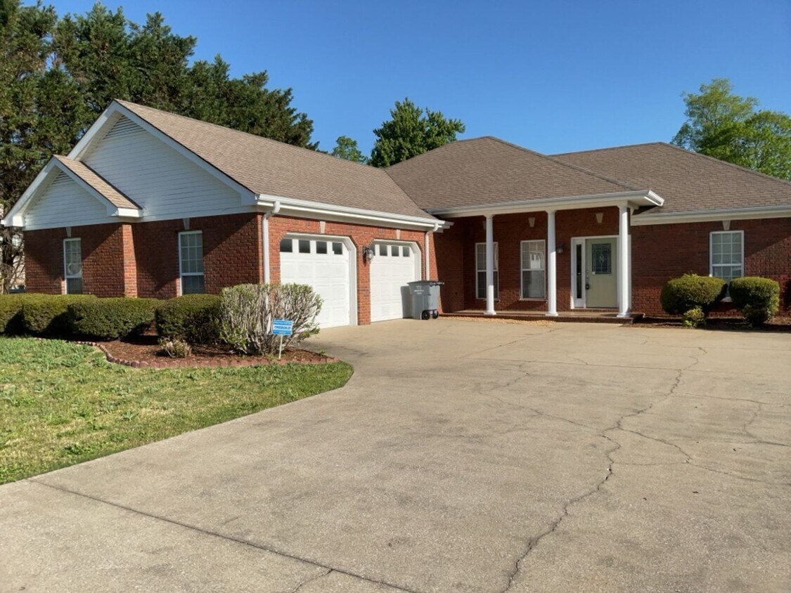 Foto principal - 11 Cedar Brook Ln