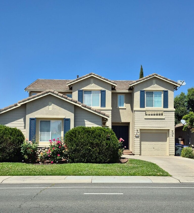 Foto principal - Beautiful 4 bedroom 3.5 bath in Natomas Park