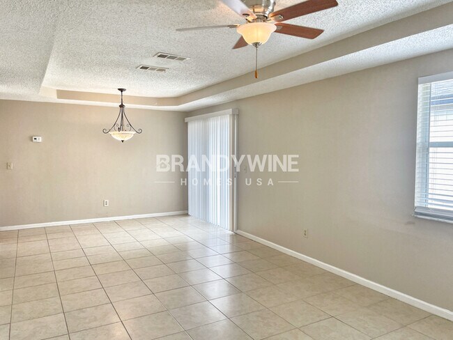 Building Photo - 1/2  MONTH FREE RENT