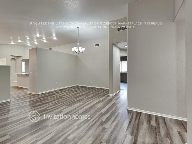 Foto del edificio - 8010 W Frank Ave