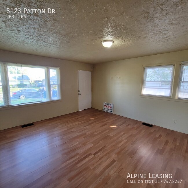 Building Photo - 2 Bedroom Lawrence Home