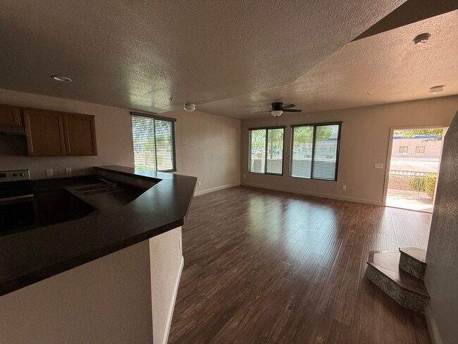 Building Photo - Luxury End Unit in El Dorado Condo for Rent