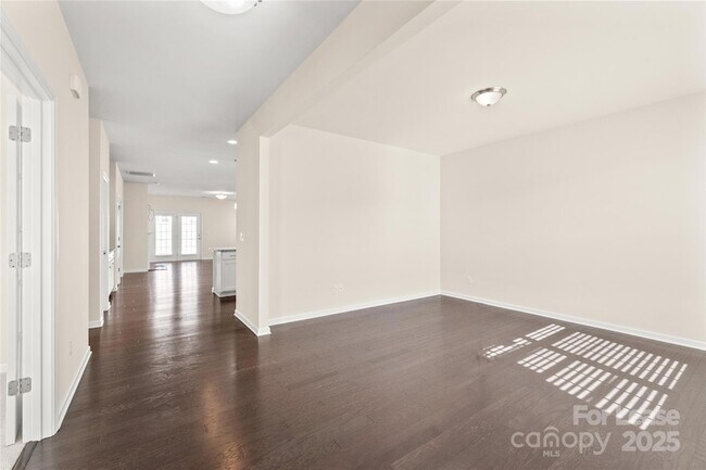 Building Photo - 720 Wood Lily Dr