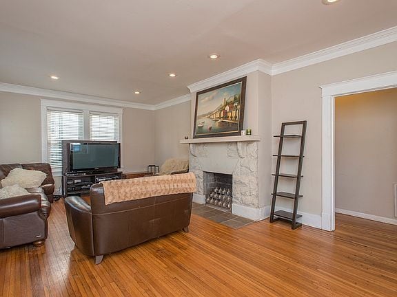 Building Photo - "Charming Nashville Retreat: Spacious 2-Be...