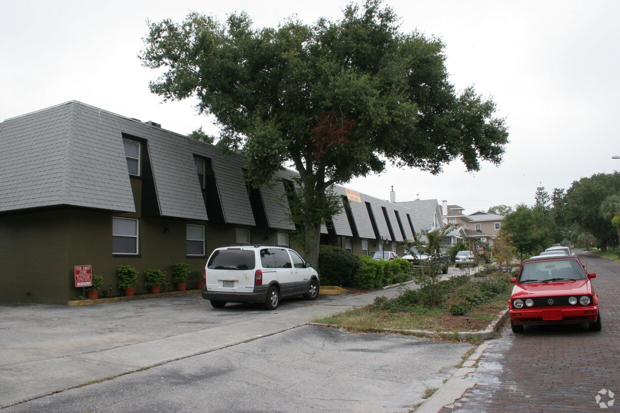 Primary Photo - Baywalk Apartments