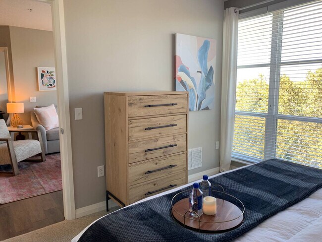 Building Photo - 443 W Rich St