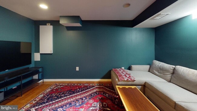 Building Photo - 6904 Kenyon Dr