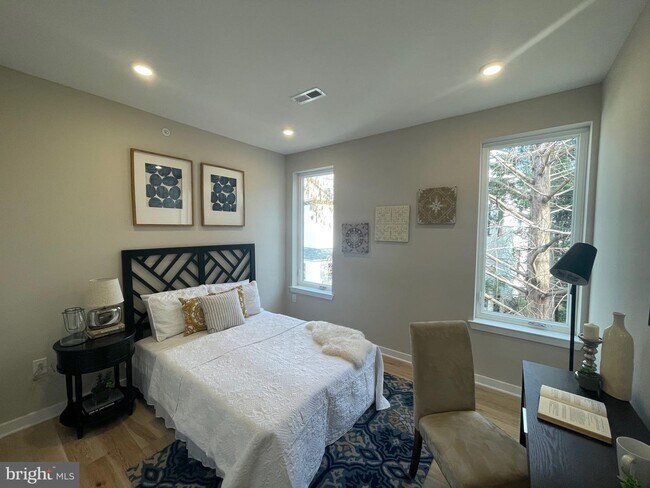 Foto del edificio - 3712 Midvale Ave