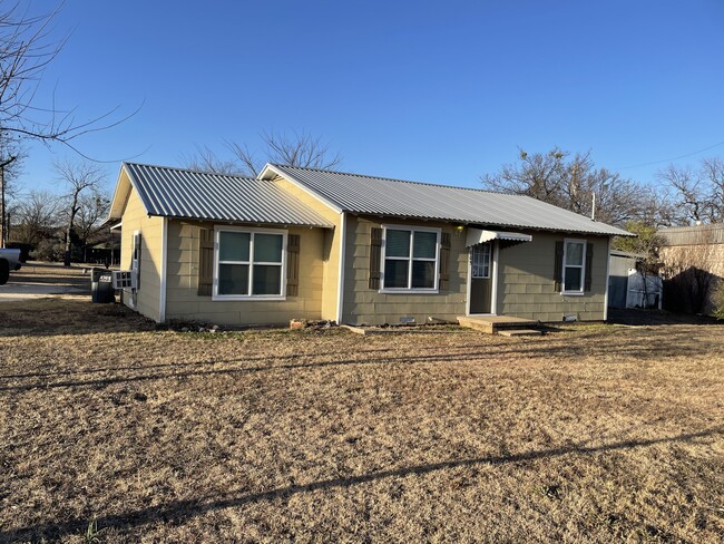 805 NE Big Bend Trl, Glen Rose, TX 76043 - House Rental in Glen Rose ...