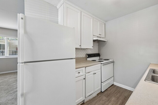 Building Photo - 550 Harding Plz