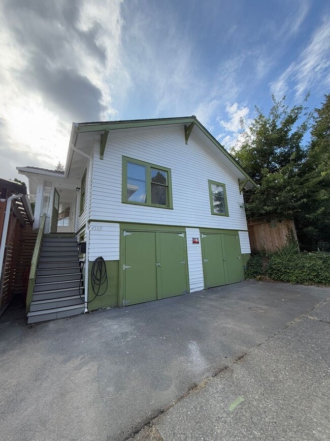 Building Photo - 4505 1st Ave NE