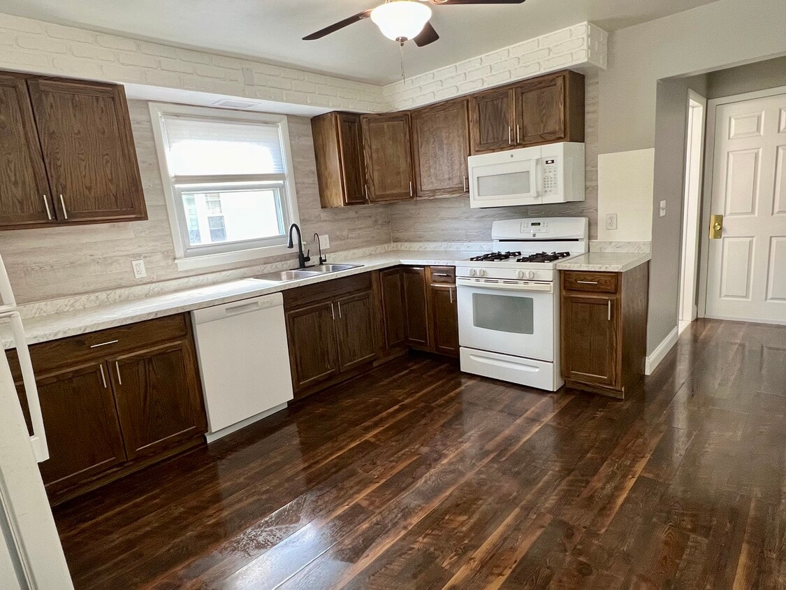 72 Reo Ave Unit Utilities Included 3 Bdrm, Buffalo, NY 14211