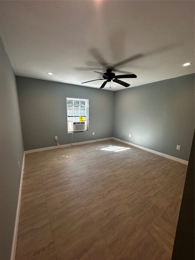 Building Photo - 9337 Talton St