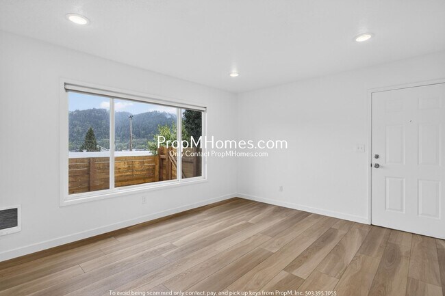 Photo - Updated Two Bedroom Unit with St Johns Views! Apartment