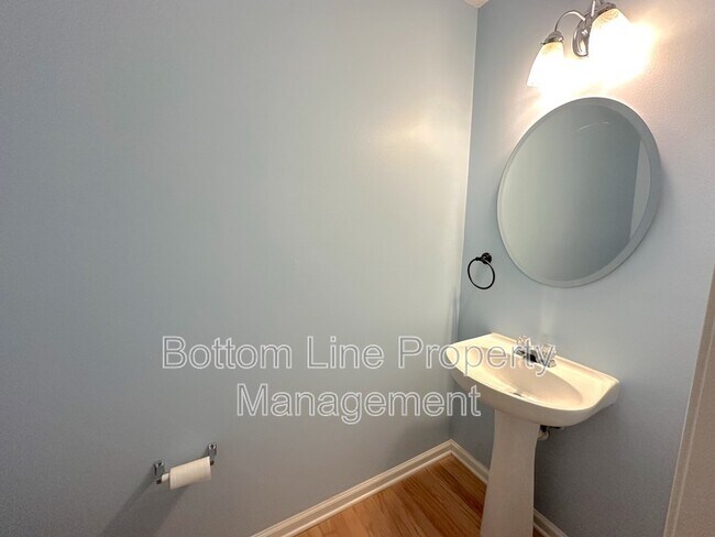 Foto del edificio - 5901 Hidden Meadow Ln