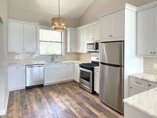 Building Photo - 415 Laurel Cove Way