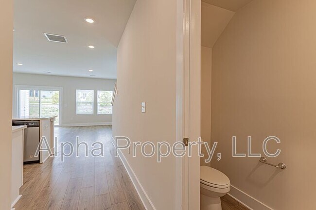 Foto del edificio - 422 Ellis Mill St
