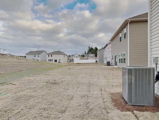 Building Photo - 1050 Cloverdale Ct