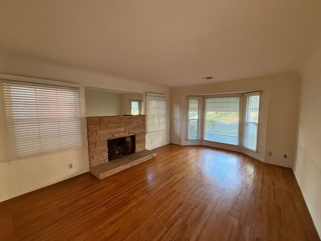 Building Photo - 3 Bedroom Burbank House in Magnolia Park