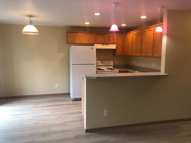 Foto del edificio - Three Bedroom Duplex in South Salem