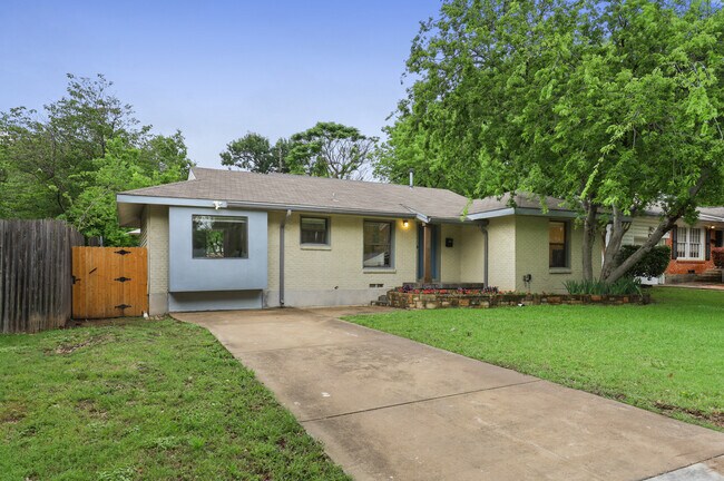 Building Photo - 3811 Lenel Dr