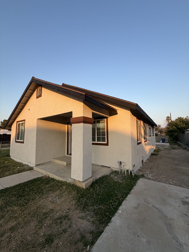 Building Photo - 706 T St