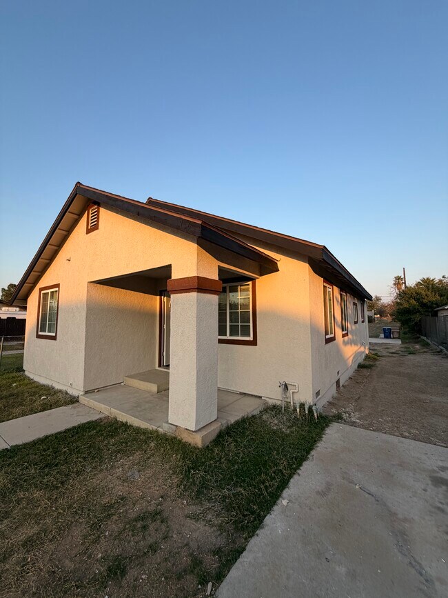 Foto del edificio - 706 T St