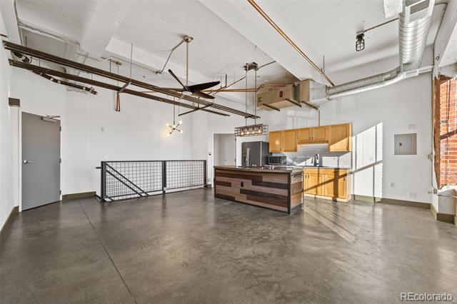 Building Photo - 1777 E 39th Ave