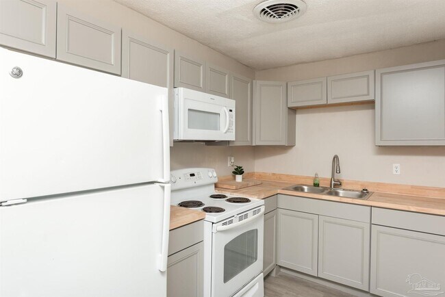 Foto del edificio - 6404 Dunbar Rd