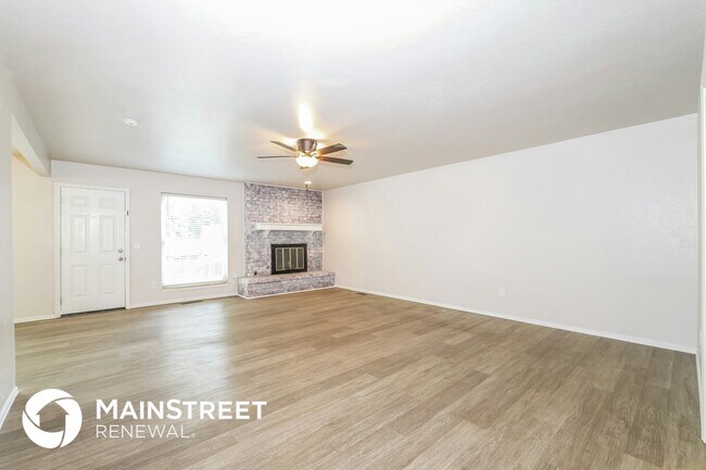 Foto del edificio - 1305 Cedar Ridge Rd