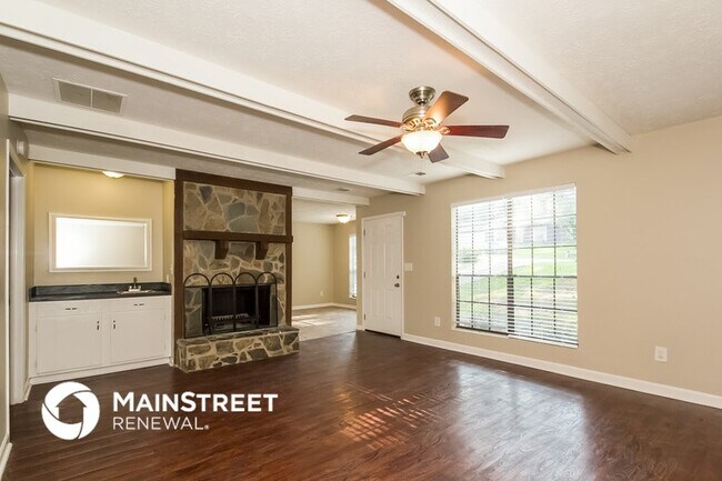 Building Photo - 8495 N Pond Dr