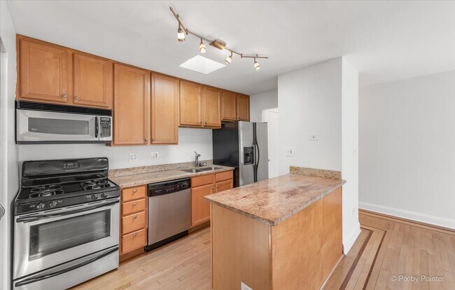 Foto del edificio - 7610 N Rogers Ave