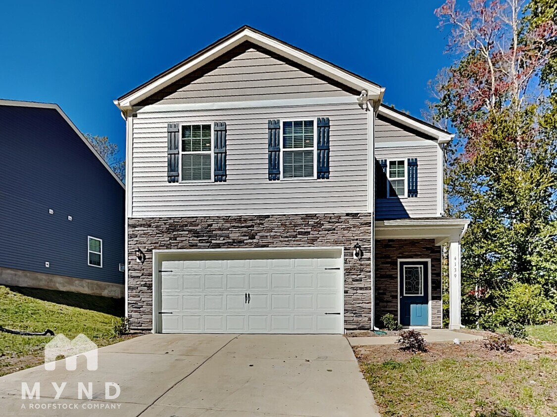 Foto principal - 4139 Village Blvd NW