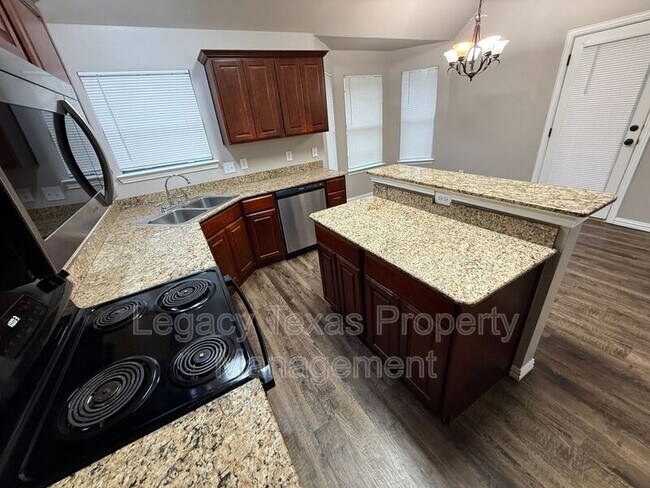 Building Photo - 3802 Pine Cir